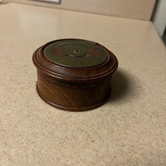 Vintage 40 Year Perpetual Calendar Wood Trinket Box - Picture 2 of 8